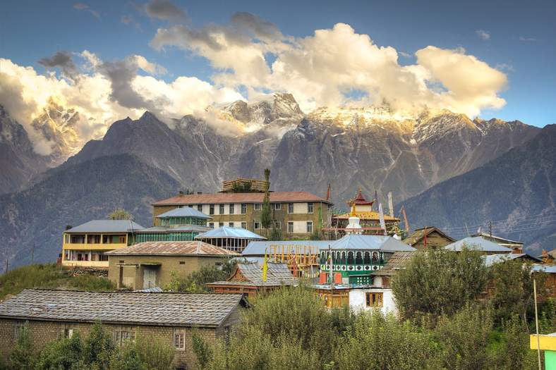 ৫. কল্পা - হিমাচল প্রদেশের বৃহত্তম জেলা এটাই। তবে এর আসল বৈশিষ্ট্য অপরূপ কিন্নর কৈলাস পর্বতের সবচেয়ে আশ্চর্যজনক দৃশ্য দেখার আদর্শ ট্যুরিস্ট স্পট। 
