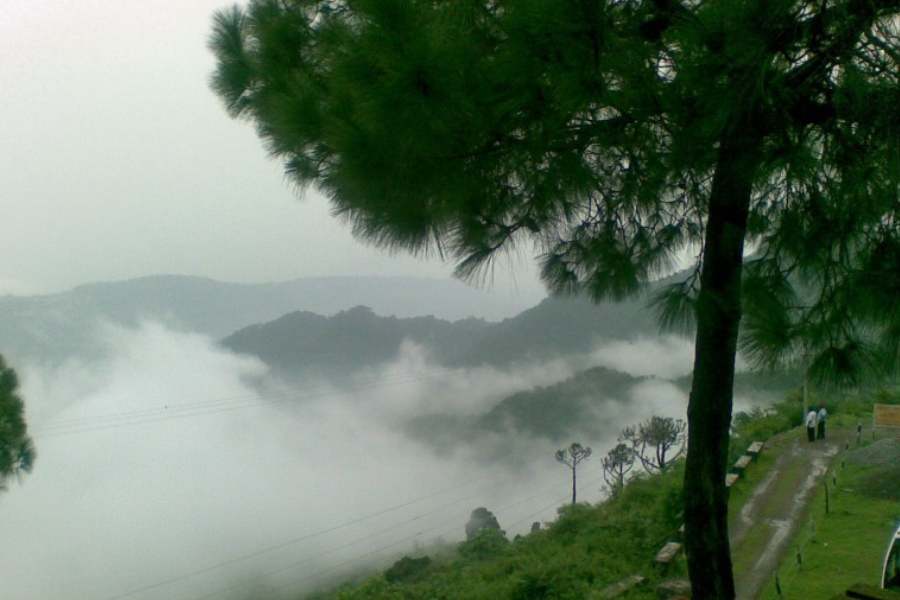 কাশ্মীরের অপর নাম যদি ভূস্বর্গ হয়ে থাকে, তাহলে হিমাচল প্রদেশকে স্বর্গভূমি বলা যেতে পারে! এই পাহাড়ি রাজ্যে কুলু-মানালির বাইরেও কত যে অপরূপ জায়গা আছে, তার ঠিকঠিকানা নেই। একেকটা যেন প্রাকৃতিক রত্ন!