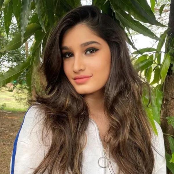 পার্টিতে অতিথি হিসাবে উপস্থিত ছিলেন বলি অভিনেত্রী রবীনা টন্ডনের কন্যা রাশা থাডানি। ২০২৪ সালে বলিপাড়ায় আত্মপ্রকাশ করবেন রাশা।