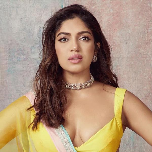 বলিপাড়ার প্রথম সারির অভিনেত্রী ভূমি পেডনেকরকেও দেখা গিয়েছে ওরির সঙ্গে।