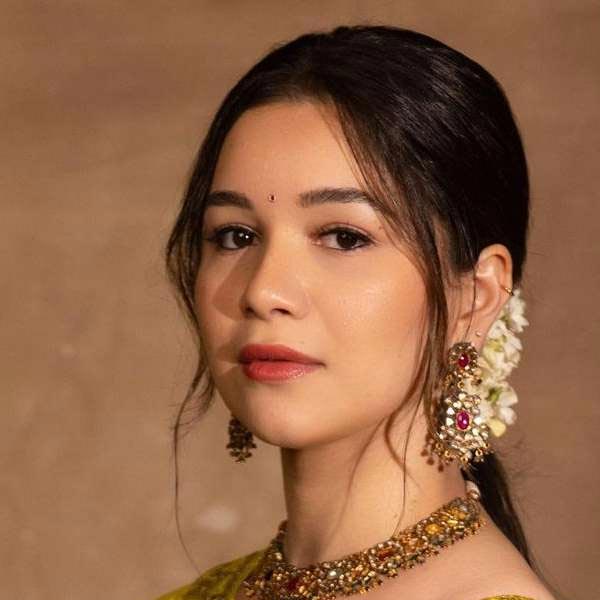 ওরির সঙ্গে সচিন-কন্যার বন্ধুত্ব রয়েছে দেখার পর নেটব্যবহারকারীদের কাছে কটাক্ষের শিকার হন ওরি। নেটব্যবহারকারীদের মন্তব্য, ‘‘সচিনের কন্যাকেও ছাড়ল না ওরি!’’