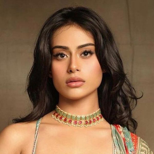 কিন্তু ওরির সঙ্গে যে তারকা-কন্যার সম্পর্ক নিয়ে এত জলঘোলা চলে, তাঁকেই দেখা গেল না পার্টিতে। অজয়-কন্যা নায়সা দেবগনের সঙ্গে মাঝেমধ্যেই দেশ-বিদেশের নানা প্রান্তে ঘুরতে যান ওরি।