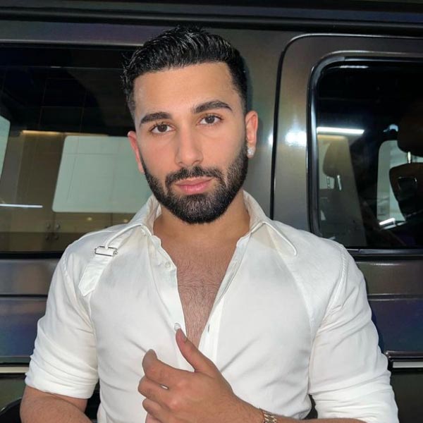 বলিপাড়া সূত্রে খবর, ওরি আদতে মুম্বইয়ের বাসিন্দা। সমাজকর্মী হিসাবে সেখানেই কাজ করেন তিনি। 