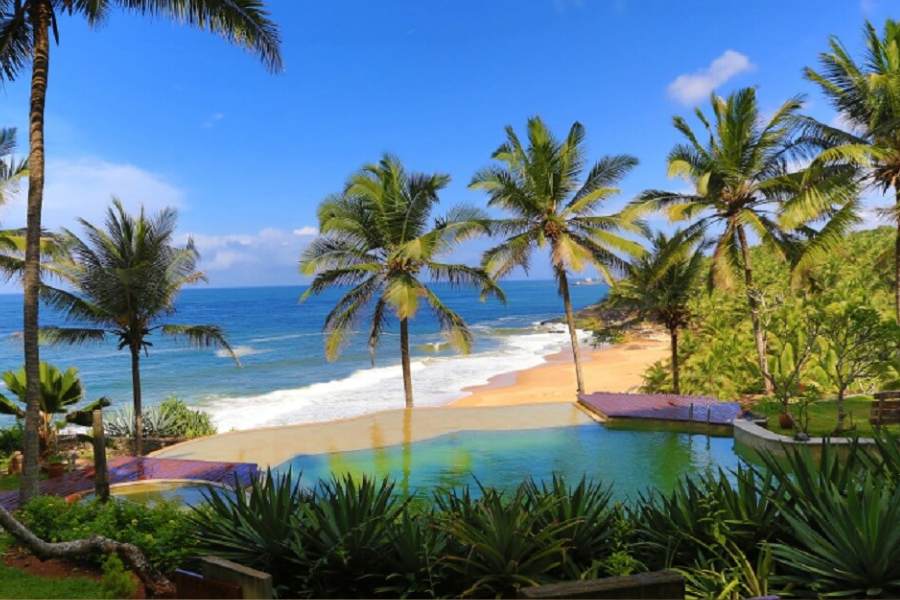 পাশাপাশি ঘুরে দেখে নিন এখানকার ভিঝিনজাম জামা মসজিদ, সাগরিকা মেরিন রিসার্চ অ্যাকোরিয়াম। আর কোভালমের আয়ুর্বেদিক ম্যাসেজ নিতে কিন্তু ভুলবেন না। এখানে যাওয়ার সেরা সময় সেপ্টেম্বর থেকে মার্চ মাস। এই প্রতিবেদনটি ‘আনন্দ উৎসব’ ফিচারের একটি অংশ।