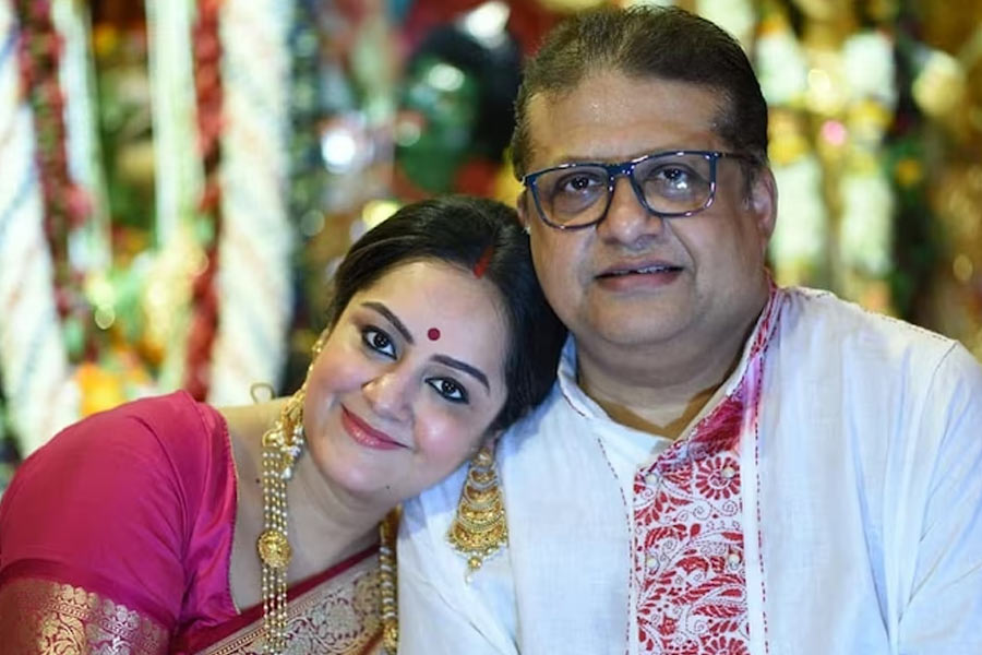 Tollywood director Agnidev  Chatterjee husband of Sudipa Chatterjee broke down as they lost their pet Bantul in Durga Puja