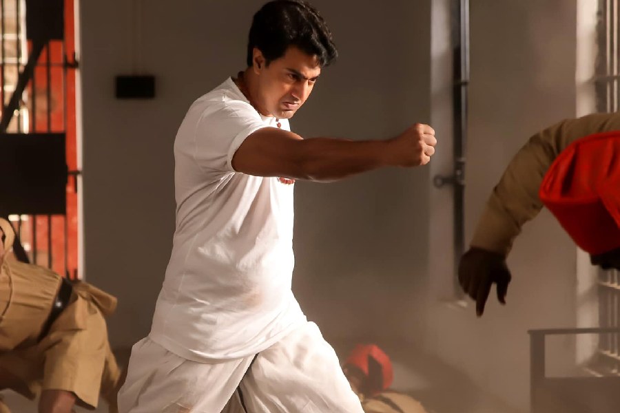 ‘বাঘা যতীন’ ছবিতে দেব।