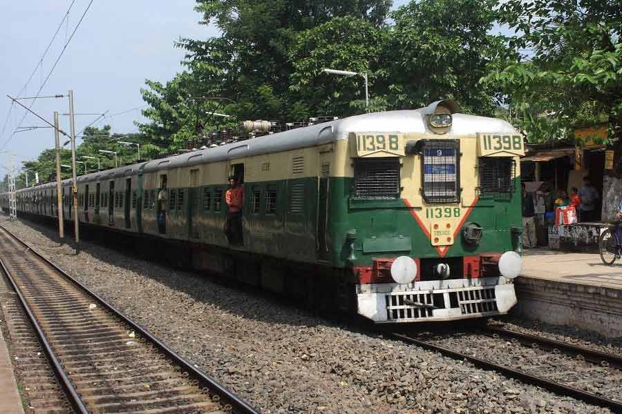TMC slams BJP after Eastern railways provided special train for people to attend Rally of Amit shah in kolkata