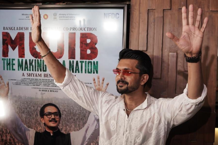 Bangladeshi actor Arifin Shuvoo attened the Kolkata premiere of the film Mujib: The Making of a Nation