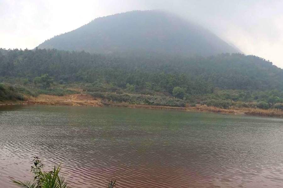 দুর্গাপুজোর ছুটির আমেজ মন থেকে এখনও পুরোপুরি যায়নি। সামনেই লক্ষ্মীপুজো, কালীপুজো, ভাইফোঁটা। সপ্তাহান্তের ছুটির সঙ্গে যদি আরও দুটো-একটা দিন অফিসের বস-কে 'ম্যানেজ' করে ছুটি বাগাতে পারেন, এখনই বেরিয়ে পড়ুন বিহারীনাথ ভ্রমণে। 