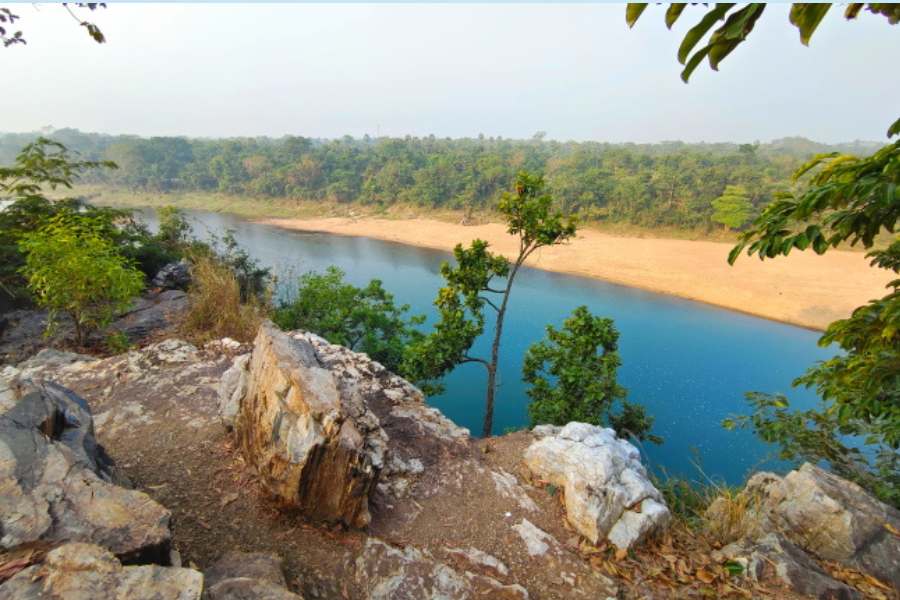 দুটোই প্রত্যন্ত গ্রাম। আধুনিক যুগেও এখনও সহজ সরল লৌকিক বিশ্বাস আর লৌকিক দেবীতে ভরসার এক নির্মল স্থান ভূতাবুড়ি। ভূত মানে ‘প্রেতাত্মা’। ভূতের চলতি ভাষায় স্ত্রী-লিঙ্গ থেকে ভূতি শব্দের উৎপত্তি স্থানীয় গ্রামবাসীদের। 