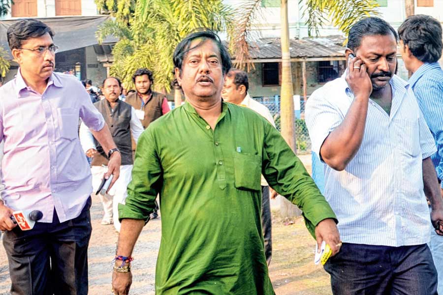 পরে উত্তর ২৪ পরগনায় দলের সংগঠন সামলানোর দায়িত্ব পান বালু। ‘পর্যবেক্ষক’ পদ দেওয়া হয় তাঁকে। পরে ওই জেলায় দলের সভাপতিও করা হয়। তাঁর সভাপতিত্বেই ২০১৬ সালের বিধানসভা নির্বাচনে ওই জেলার ৩৩টি বিধানসভা আসনের মধ্যে ৩০টি আসনে জয়লাভ করে দল। ২০২১ সালের বিধানসভা ভোটের পর সম্প্রতি উত্তর ২৪ পরগনাকে ভেঙে একাধিক সাংগঠনিক জেলা তৈরি করা হয়। তৃণমূলশ্রুতি, তখন থেকেই বালুর ‘গুরুত্ব’ কমতে শুরু করে। 