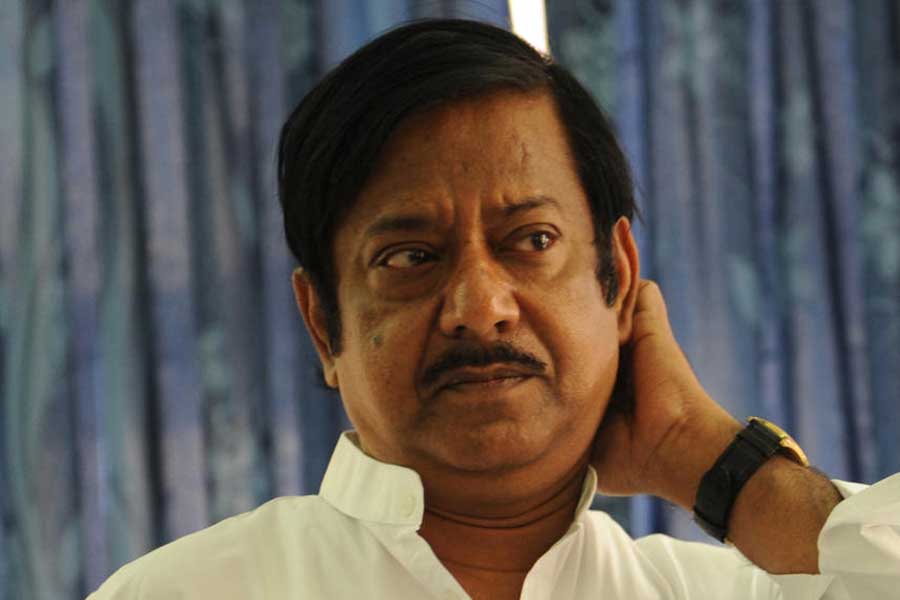 ১৯৯৮ সালে তৃণমূল গঠনের পর ২০০১ সালের বিধানসভা নির্বাচনে প্রথম বার প্রার্থী হন জ্যোতিপ্রিয়। জিতেও যান। তাঁকে সামনে রেখেই ‘বামেদের ঘাঁটি’ গাইঘাটা দখল করেছিলেন মমতা। সে বার ৬০ জন বিধায়ক নিয়ে বিধানসভায় বিরোধী দলের মর্যাদা পায় তৃণমূল।