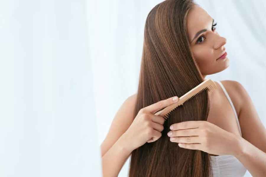 Which type of comb should you use for minimum hair loss.