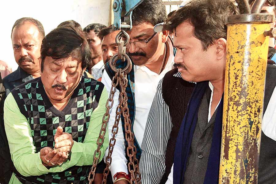 ২০১১ থেকে ২০২১ পর্যন্ত টানা ১০ বছর খাদ্যমন্ত্রী ছিলেন বালু। অভিযোগ উঠেছে, বিভিন্ন রেশন ডিলার ও ডিস্ট্রিবিউটরদের সঙ্গে সিন্ডিকেট তৈরি করে কেন্দ্রের পাঠানো ন্যায্য মূল্যের রেশনসামগ্রী বেআইনি ভাবে খোলা বাজারে বিক্রি করা হয়েছে। তারই তদন্তে নেমেছে ইডি। 