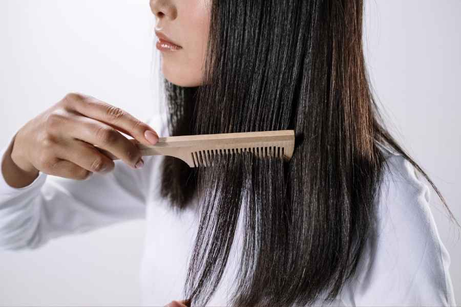 Which type of comb should you use for minimum hair loss.