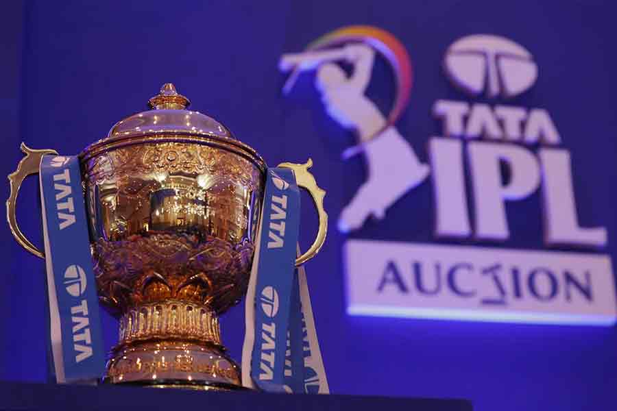 picture of IPL trophy