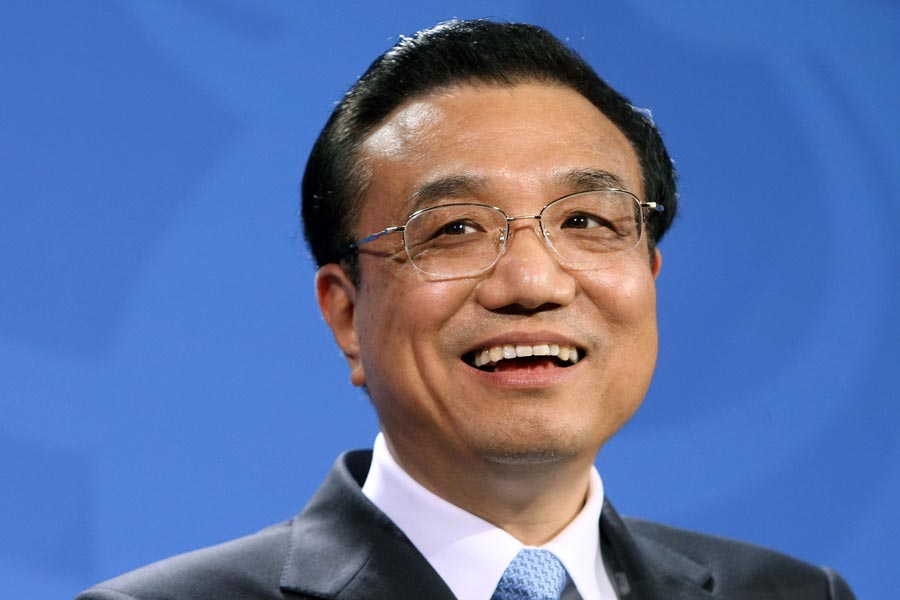 ১৯৮০ সালে কমিউনিস্ট ইয়ুথ লিগের পিকিং বিশ্ববিদ্যালয় শাখার সম্পাদক পদ লাভ করেন খ্যছিয়াং। ১৯৮২ সালে তিনি কমিউনিস্ট ইয়ুথ লিগের সম্পাদকমণ্ডলীর সদস্য ঘোষিত হন এবং সংগঠনের শীর্ষ নেতৃত্বদের অন্যতম হয়ে ওঠেন। 