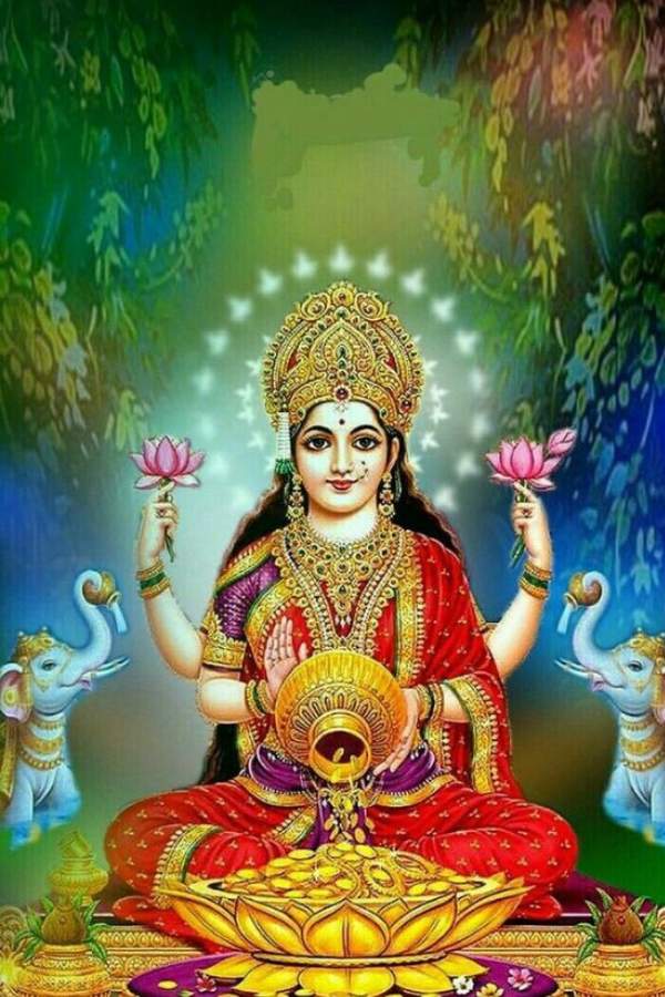 দুর্গার পরে এবার তাঁর মেয়ের পালা। আগামীকাল শারদ পূর্ণিমা। আর সেই শুভ মহরতেই বাঙালির ঘরে ঘরে পালিত হবে কোজাগরী লক্ষী পুজো। 