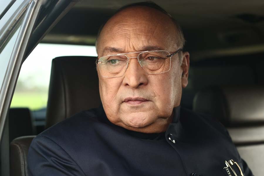 Image of Victor Banerjee in the film Raktabeej