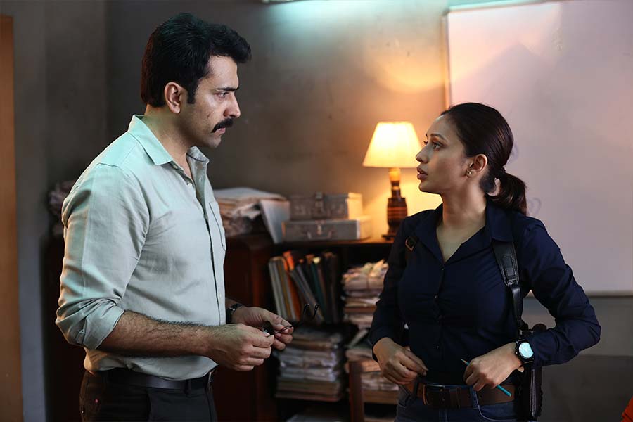 Image of Abir Chatterjee and Mimi Chakraborty during Raktabeej shooting