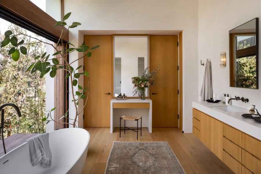 Keep these five items to make your bathroom look expensive.
