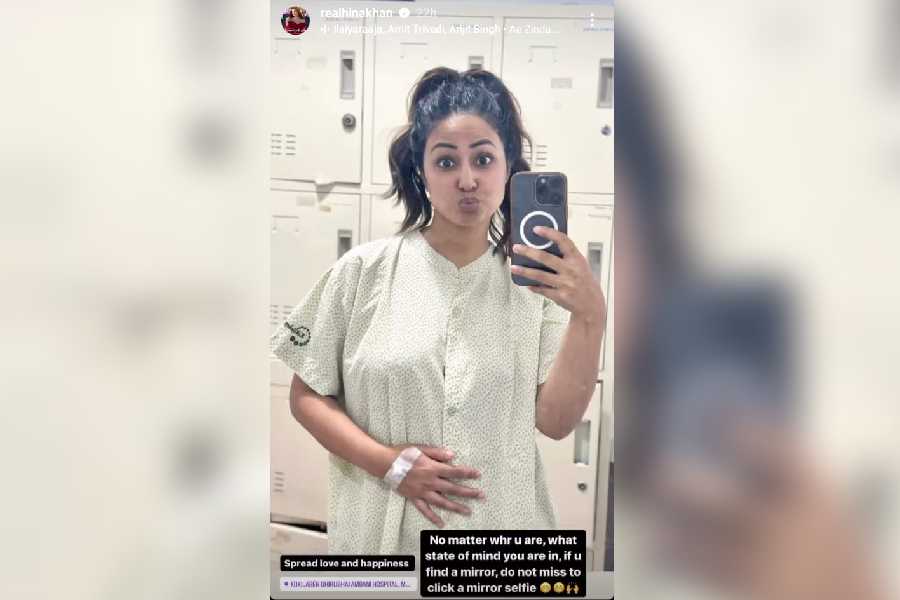 সমাজমাধ্যমে হিনা খানের পোস্ট করা ছবি।