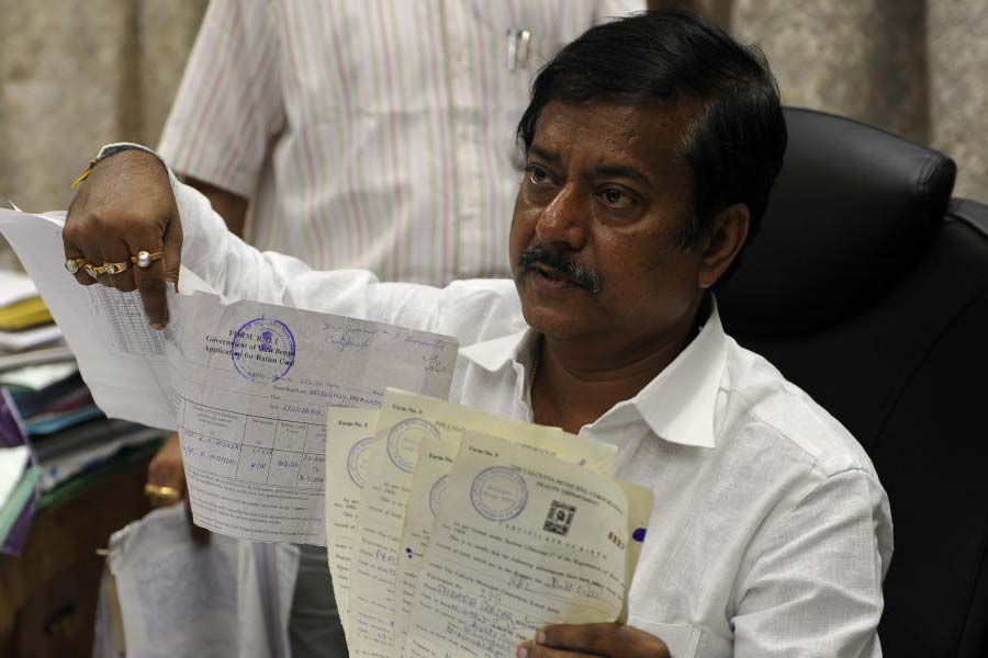 ED claims Bakibur Rahaman paid Minister Jyotipriya Mallick lakhs of rupees