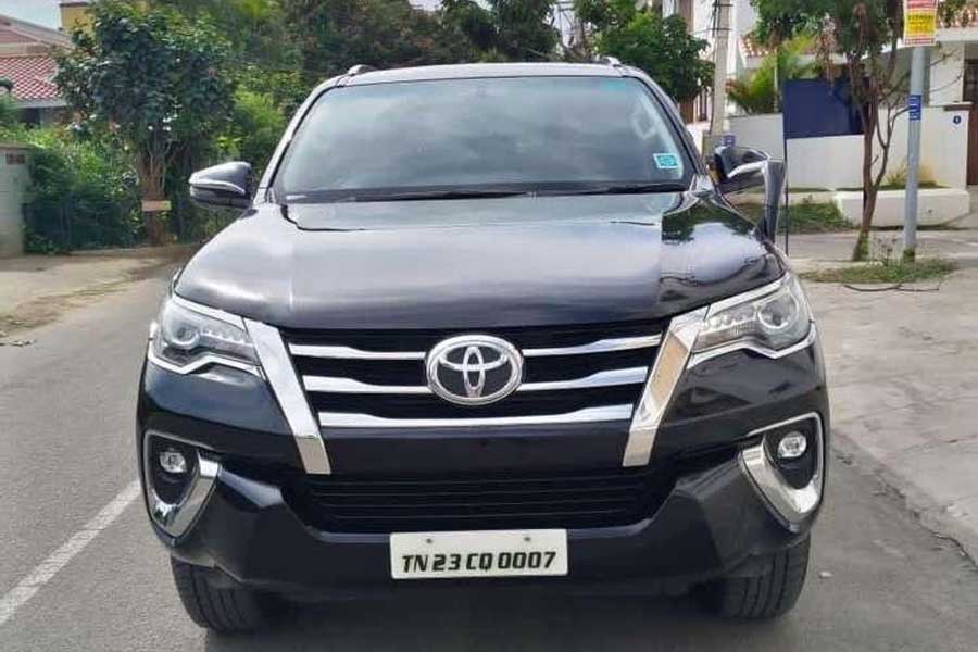 ২০২০ সালে টয়োটা ফরচুনার মডেলের গাড়ি কেনেন আশিক। জেমস বন্ডের একনিষ্ঠ অনুরাগী তিনি। গাড়ি কেনার পর তার রেজিস্ট্রেশন নম্বরে ০০৭ নম্বরটি রাখতে চান তিনি। ইচ্ছানুযায়ী নম্বর প্লেট তৈরি করতে ৩৪ লক্ষ টাকা খরচও করেন আশিক।