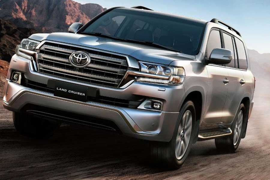 চণ্ডীগড়ের টায়ার প্রস্তুতকারী সংস্থার মালিক জগজিৎ সিংহ চহাল। ২০১২ সালে ১ কোটি টাকা খরচ করে ল্যান্ড ক্রুসার এলসি ২০০ মডেলের গাড়ি কেনেন তিনি। জগজিতের কাছে আরও যে দশটি গাড়ি রয়েছে, সেগুলির রেজিস্ট্রেশন নম্বরে ০০০১ নম্বরটি রয়েছে।