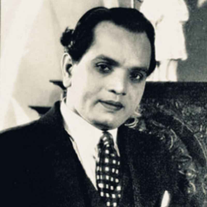 ‘ইন্দ্রসভা’ ছবিটি যে নাটকের উপর ভিত্তি করে বানানো হয়েছে, তা আসলে উর্দু ভাষার নাটক। এই নাটকের রচয়িতা ছিলেন আঘা হাসান আমানত। ১৮৫৩ সালে নাটকটি প্রথম মঞ্চস্থ হয়।