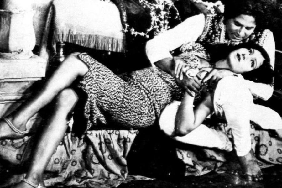 ১৯৩১ সালে ‘আলম আরা’ ছবিতে শব্দের প্রথম ব্যবহারের পর তা সারা ভারতে সাড়া ফেলে দেয়। তার পর ‘মদন থিয়েটার’-এর তরফে এই ছবিটি বড় পর্দায় ‘সাউন্ড ফিল্ম’ হিসাবে দেখানোর আয়োজন করা হয়।