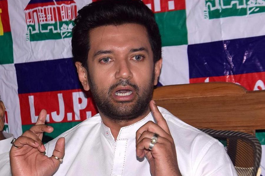 ২০১৯ সালে লোকসভা নির্বাচনে মনোনয়ন পেশের সময় যে হলফনামা দিয়েছিলেন চিরাগ, তাতে দেখা গিয়েছে তাঁর মোট সম্পত্তির পরিমাণ ১ কোটি ৮৪ লক্ষ ৬৬ হাজার ৬৬ টাকা।