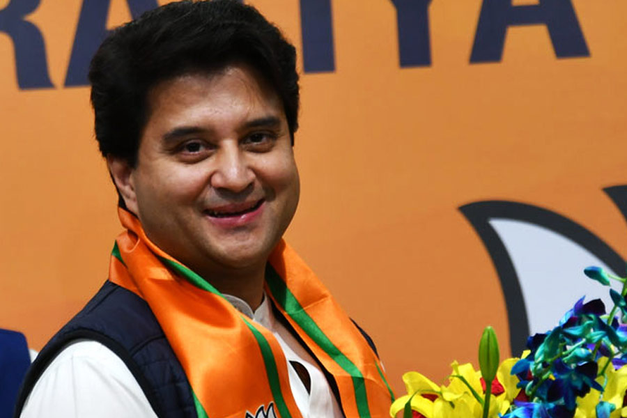 সংবাদমাধ্যমের তরফে জানানো হয়েছিল, নির্বাচনী হলফনামায় জ্যোতিরাদিত্য জানিয়েছিলেন, তাঁর মোট সম্পত্তির পরিমাণ ৩৭৯ কোটি টাকা। 