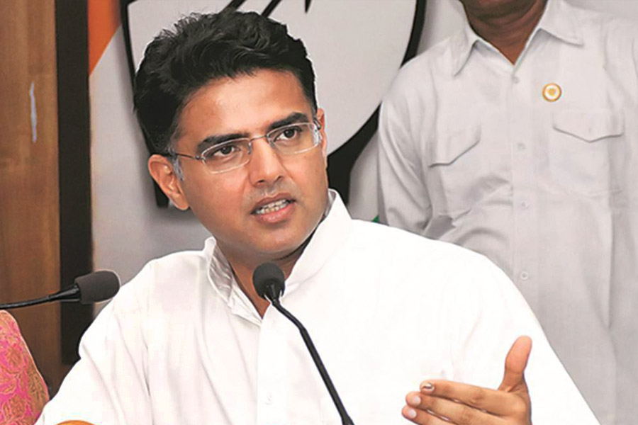 ২০০৪ সালে মাত্র ২৬ বছর বয়সে সাংসদ হয়েছিলে সচিন। ২০১৮ সালে রাজস্থান বিধানসভা নির্বাচনে জিতে রাজস্থানের উপমুখ্যমন্ত্রী হন তিনি। মুখ্যমন্ত্রী অশোক গহলৌতের বিরুদ্ধে বিধায়কদের নিয়ে ‘বিদ্রোহ’ ঘোষণা করে উপমুখ্যমন্ত্রিত্বের পদ খোয়ান।