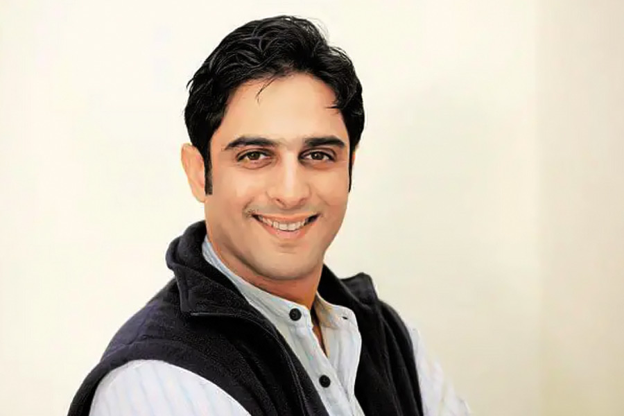 ওড়িশার বোলাঙ্গিরের সাংসদ তিনি। বিজু জনতা দলের অন্যতম নেতা কালিকেশ নারায়ণ সিংহ দেও। বাবা অনঙ্গ উদয় সিংহ দেও এবং দাদু রাজেন্দ্র নারায়ণ সিংহ দেও ছিলেন সাংসদ। সংবাদমাধ্যমের রিপোর্ট বলছে, তাঁর মোট সম্পত্তির পরিমাণ ২০.৫ কোটি টাকা।