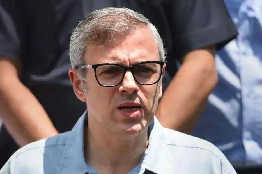 কম বয়সে রাজনীতিতে প্রবেশ। তখন থেকেই দেশবাসীর নজর কেড়েছেন ওমর আবদুল্লা।