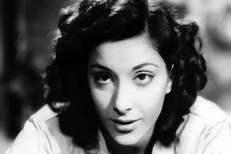 তিন দশক ধরে বলিউডে নিজের কেরিয়ার গড়ে তোলেন ফতিমা রশিদ। বলিপাড়ায় নার্গিস নামেই পরিচিত তিনি।