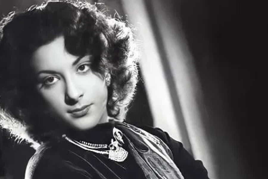 নার্গিস বলিপাড়ার প্রথম অভিনেত্রী যাঁর ছবি বক্স অফিসে দু’হাজার কোটি টাকার সমতুল ব্যবসা করতে সফল হয়েছিল।