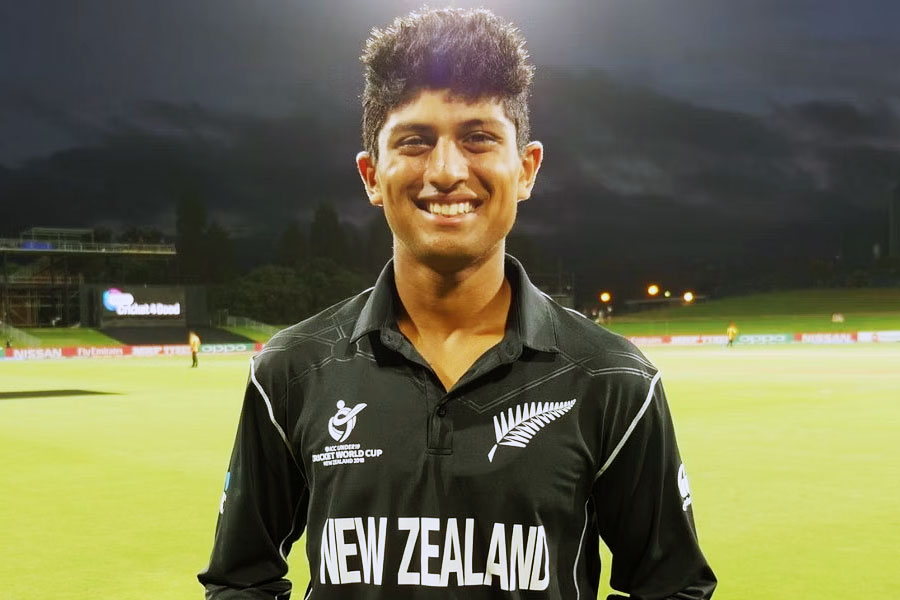 খেলার মাঠে রাচিনের ম্যাজিকের পাশাপাশি তাঁর ব্যক্তিগত জীবন নিয়েও আলোচনা শুরু হয়েছে। নিউ জ়িল্যান্ডের এই তরুণ অলরাউন্ডার ইতিমধ্যেই তাঁর নামের কারণে চর্চায় রয়েছেন।