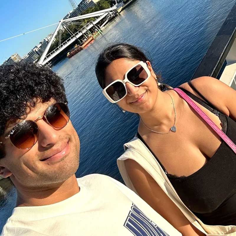 সংবাদ সংস্থা সূত্রে খবর, টানা তিন বছর ধরে সম্পর্কে রয়েছেন রাচিন এবং প্রেমিলা। খেলাধুলো নিয়ে কোনও আগ্রহ ছিল না প্রেমিলার। কিন্তু রাচিনের সঙ্গে সম্পর্কে জড়ানোর পর ক্রিকেটভক্ত হয়ে পড়েন তিনি।