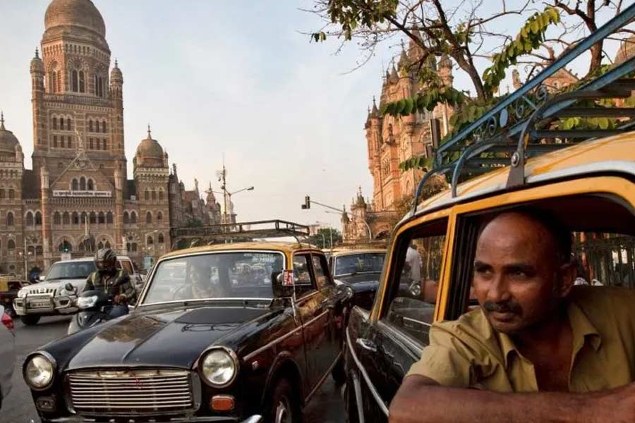কিন্তু তিনিও খুব একটা আশাবাদী নন। যে ভাবে লাল রঙের দোতলা বাস কালের গর্ভে বিলীন হয়েছে, তাঁর আশঙ্কা, কালি-পিলিরও না তেমনই দশা হয়।