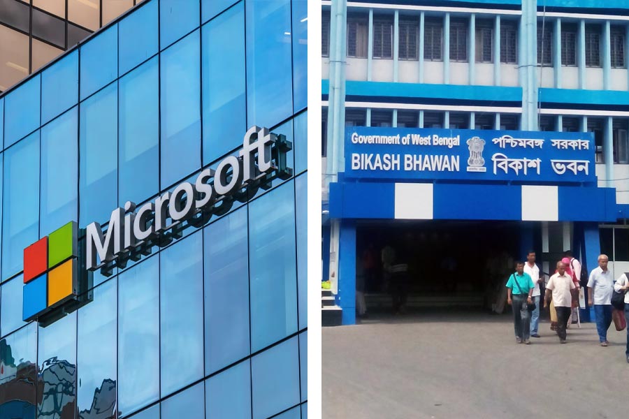 school education department to train one lakh school teachers in a joint venture with Microsoft.