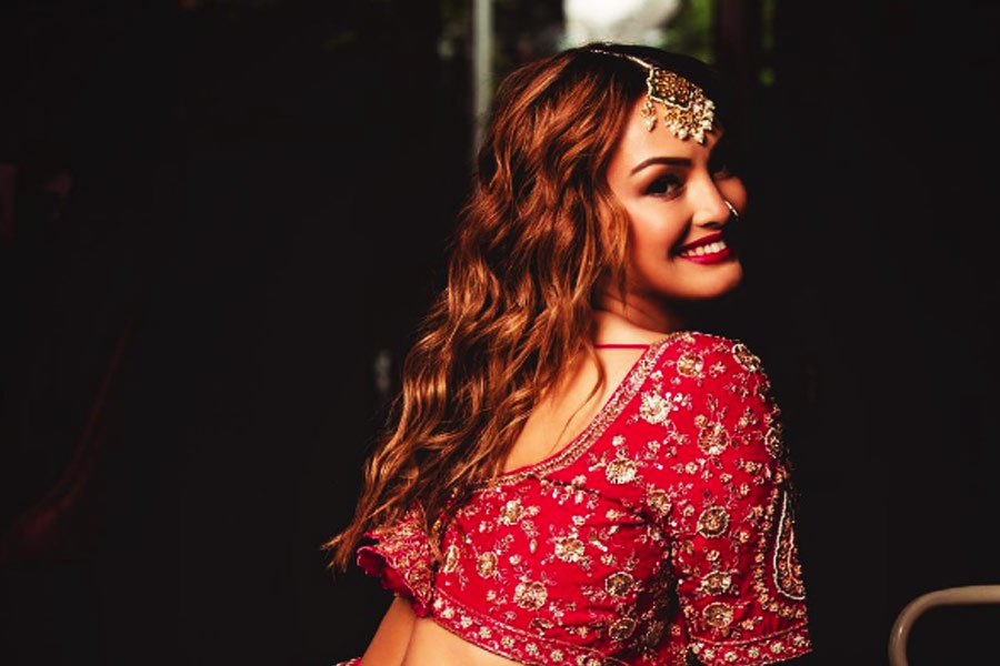 ‘ম্যায় লক্ষ্মী তেরে অঙ্গন কি’ হিন্দি ধারাবাহিকে অভিনয় করে জনপ্রিয় হয়ে ওঠেন টেলি অভিনেত্রী নিশা রাওয়াল। ২০১২ সালে ছোট পর্দার অভিনেতা কর্ণ মেহরাকে বিয়ে করেন তিনি। বিয়ের পাঁচ বছরের মধ্যে পুত্রসন্তানের জন্ম দেন নিশা।