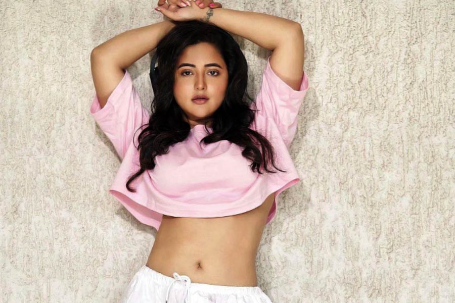 এক পুরনো সাক্ষাৎকারে রেশমী জানান, নন্দীশের কাছে শারীরিক হেনস্থার শিকার হয়েছেন তিনি। ‘নাচ বালিয়ে’ রিয়্যালিটি শোয়ের শুটিংয়ের সময় এমন একটি ঘটনা ঘটে যার পর বিচ্ছেদের সিদ্ধান্ত নিতে বাধ্য হন রেশমী।