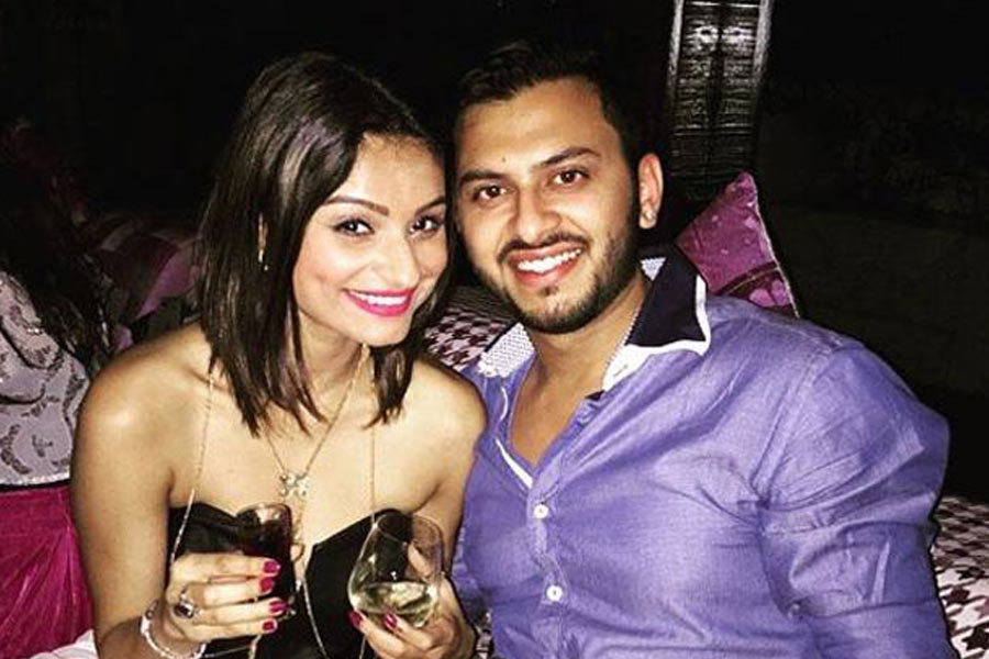 ডিম্পির অভিযোগ, গায়ে হাত তোলার পাশাপাশি নাকি এক দিন ডিম্পির দিকে বন্দুক তাক করে ভয়ও দেখিয়েছিলেন রাহুল। ২০১৫ সালের ফেব্রুয়ারি মাসে রাহুলের সঙ্গে বিবাহবিচ্ছেদের সিদ্ধান্ত নেন ডিম্পি। ২০১৫ সালের নভেম্বর মাসে দুবাইয়ের শিল্পপতি রোহিত রায়কে বিয়ে করেন ডিম্পি।