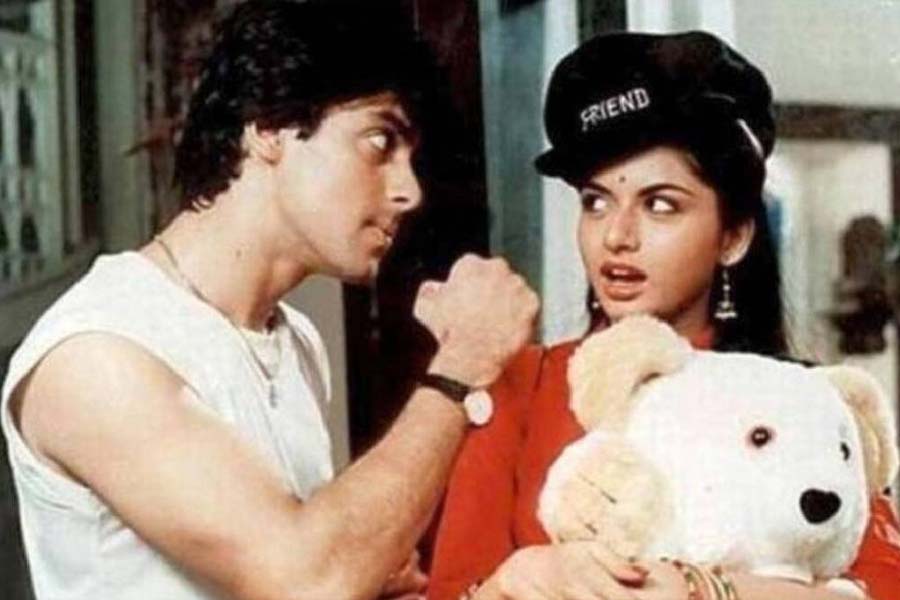 ১৯৮৯ সালে সলমন খান এবং ভাগ্যশ্রীকে নিয়ে ‘ম্যায়নে প্যার কিয়া’ ছবির পরিচালনার মাধ্যমে বলিপাড়ায় আত্মপ্রকাশ করেন সুরজ। রোম্যান্টিক ঘরানার এই ছবি দর্শকের কাছে বহুল প্রশংসা পায়।