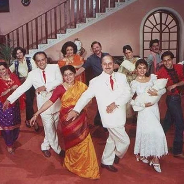 ‘ম্যায়নে প্যার কিয়া’ মুক্তির পাঁচ বছর পর প্রেক্ষাগৃহে মুক্তি পায় সুরজের কেরিয়ারের দ্বিতীয় ছবি ‘হম আপকে হ্যায় কৌন’। ফ্যামিলি ড্রামা ঘরানার এই ছবিতে মুখ্যচরিত্রে অভিনয় করেন সলমন খান এবং মাধুরী দীক্ষিত।