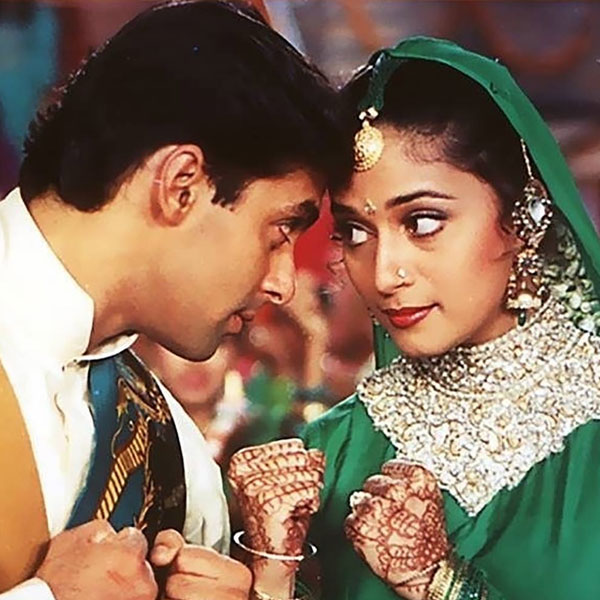 ১৯৯৪ সালে মুক্তিপ্রাপ্ত ‘হম আপকে হ্যায় কৌন’ ছবিটি মুক্তির পর শুধুমাত্র ভারতেই ৭২ কোটি টাকার ব্যবসা করে।