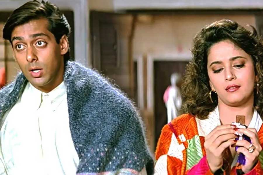 দু’টি গান বাদ দেওয়ার পর আবার নতুন করে ‘হম আপকে হ্যায় কৌন’ ছবিটি প্রেক্ষাগৃহে মুক্তি পায়। মুক্তির পর দর্শকের পছন্দও হয় সেই ছবি।