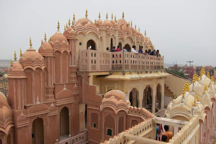 ইতিহাস ঘেঁটে জানা যায়, মহারাজ রামসিংহের কলকাতা খুব পছন্দের শহর ছিল যেকারণে তিনি জয়পুরকে দ্বিতীয় কলকাতা বানাতে চেয়েছিলেন। কলকাতার ইডেন গার্ডেনের অনুকরণে তিনি জয়পুরে রামনিবাস গার্ডেন নির্মাণ করেন। 